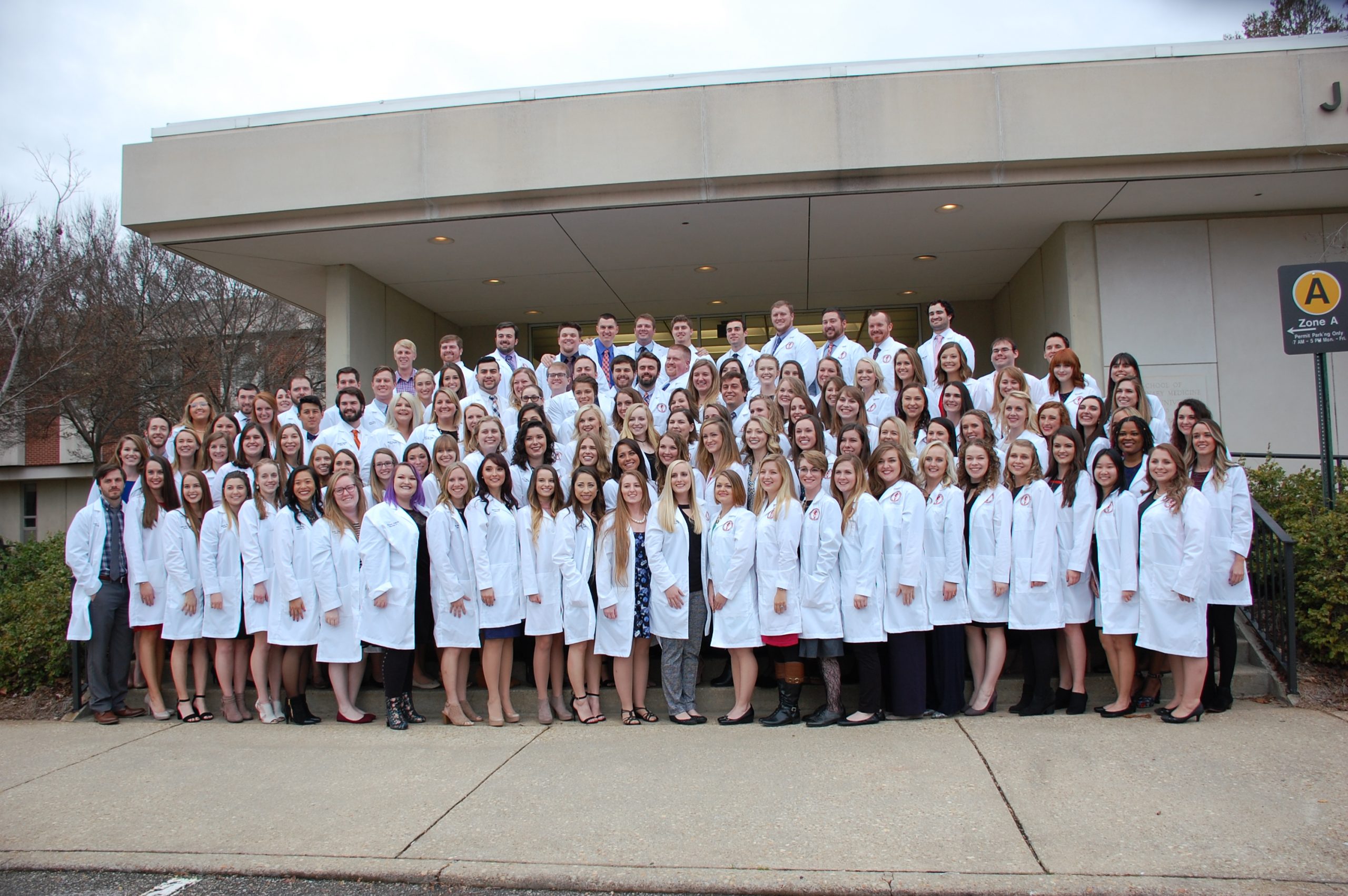 photo of Class of 2019 in their White Coat ceremony